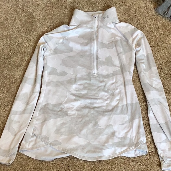 I’m selling a white camo align jacket. - Picture 1 of 2